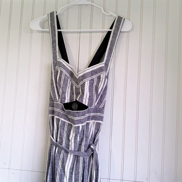 BCBGMaxazria Size 10 Black and White Striped Sleeveless Cutout Linen Midi Dress - Picture 7 of 11